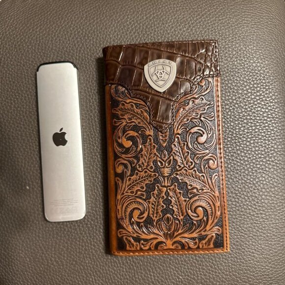 Men's Oak Embossed Rodeo Wallet - Picture 3 of 12